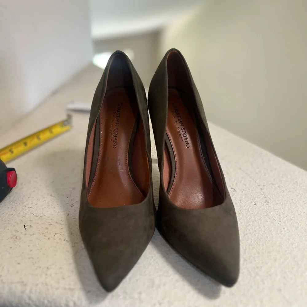 Christian Sirano Size 9 Olive Green pumps point toes shoes career office‎ smart